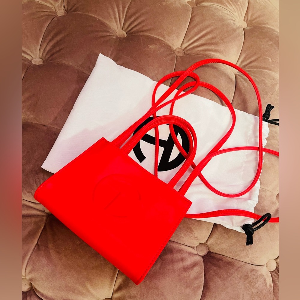 Small Red Telfar Bag - Picture 5 of 10